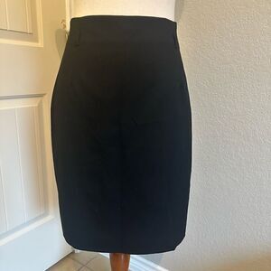 H&M Women’s Black Classic Pencil Skirt with Belt Loop Detail - Size 4
